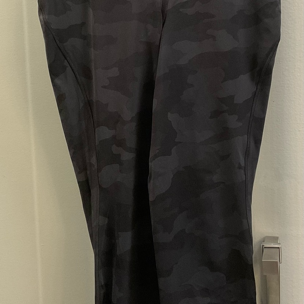 Lululemon cropped camp leggings